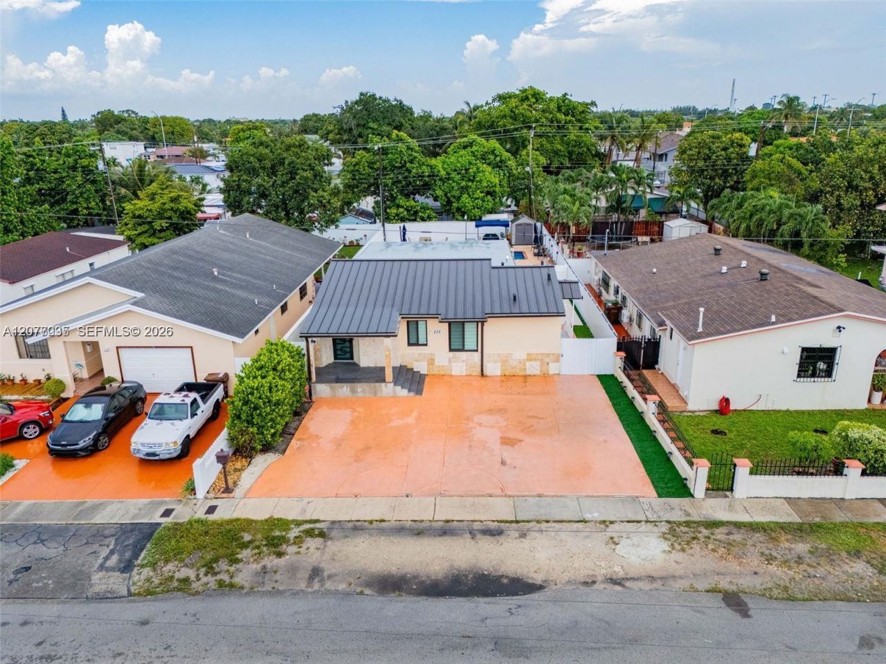 233 W 39th Pl , Hialeah, FL 33012 Photo
