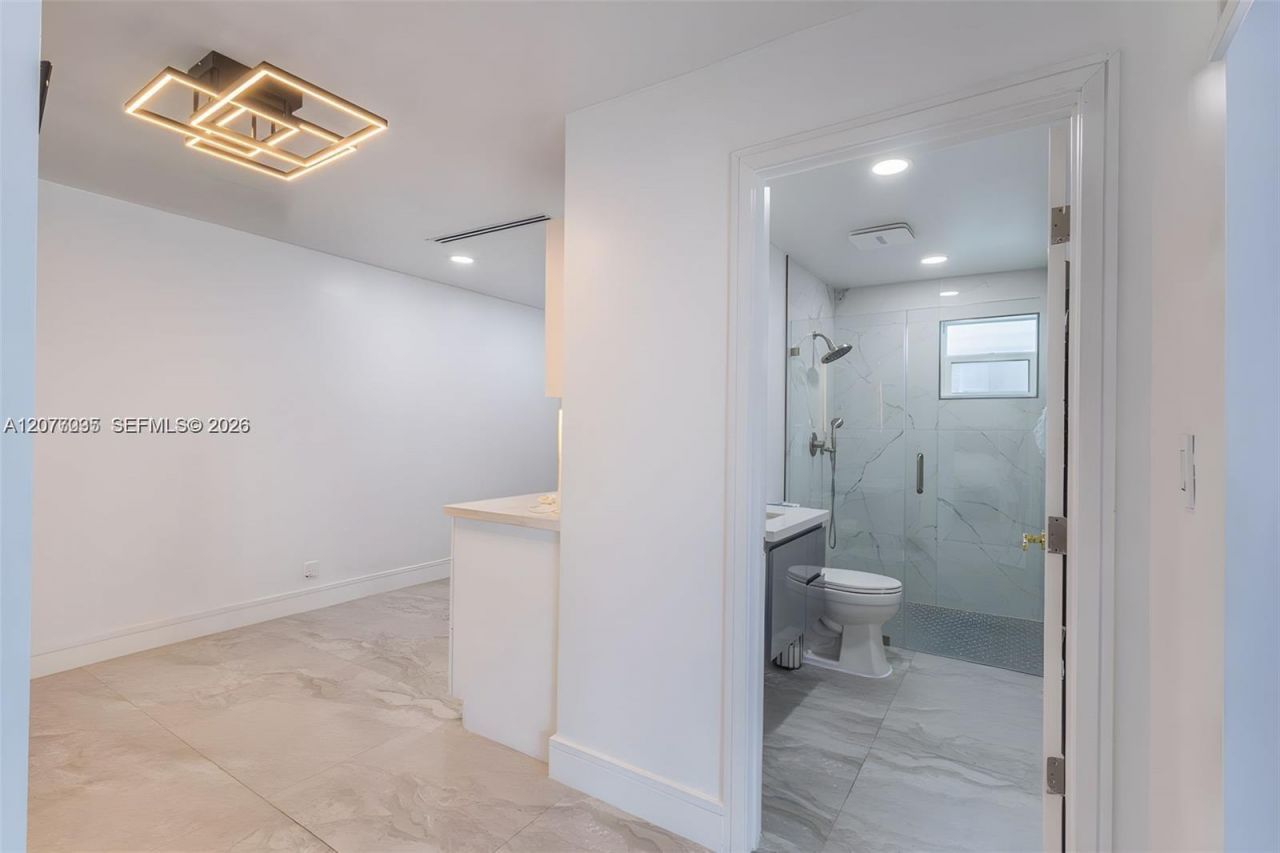 233 W 39th Pl , Hialeah, FL 33012 Photo