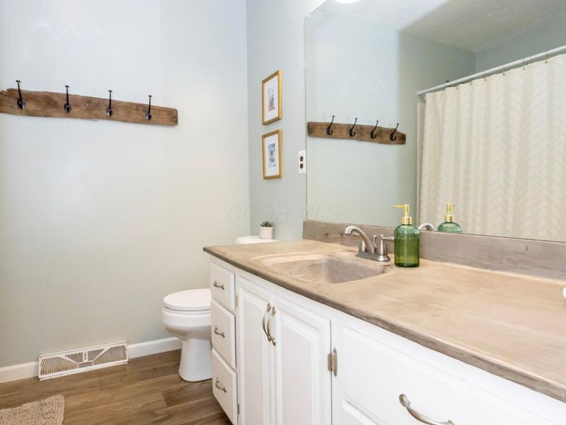708 Youngs Terrace, Loudonville, OH 44842 Photo 9