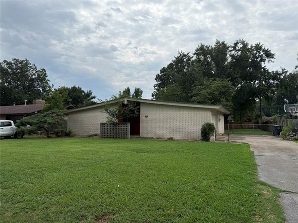1928 E 55th Place, Tulsa, OK 74105