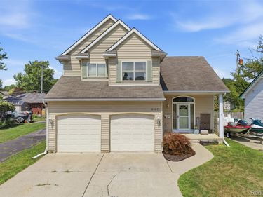 22571 E 13 Mile Road, St Clair Shores, Mi 48082
