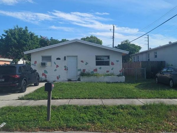 2111 NW 4th Street , Other Florida, FL 33069