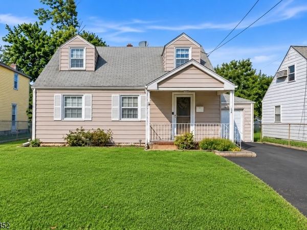 24 Sunset Dr, Clark, NJ 07066