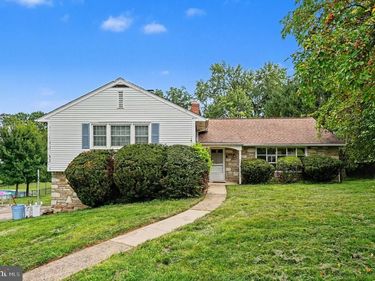 8403 NEWBOLD LANE, LAVEROCK, PA 19038