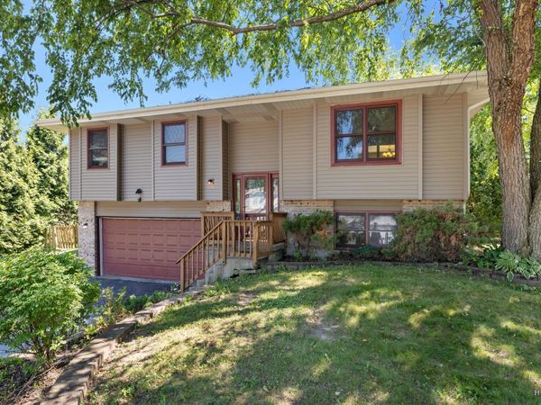 558 Barbary Lane , Woodstock, IL 60098