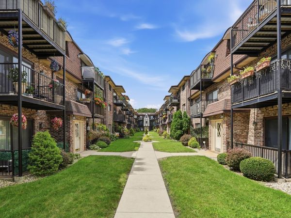 7600 W Lawrence Avenue , Unit 3B, Harwood Heights, IL 60706
