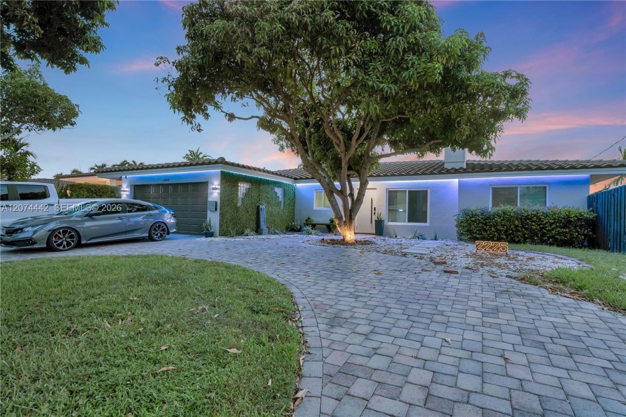 2225 NE 16th Ave, Wilton Manors, FL 33305 Photo
