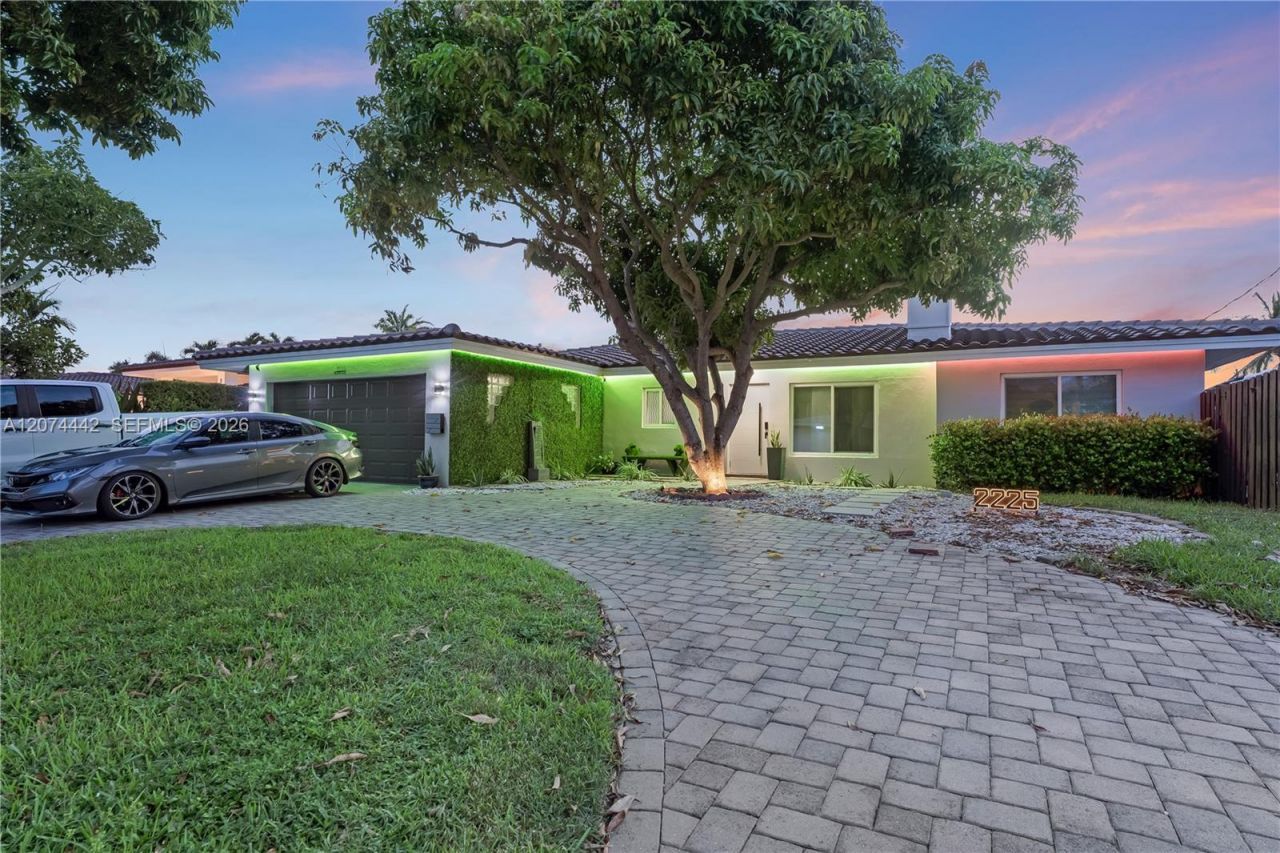 2225 NE 16th Ave, Wilton Manors, FL 33305 Photo