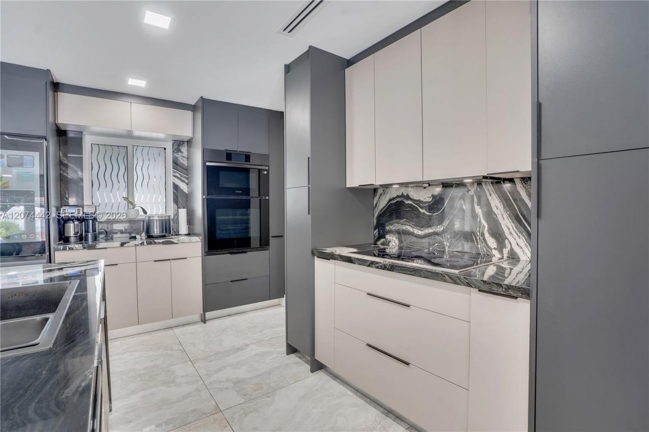 2225 NE 16th Ave, Wilton Manors, FL 33305 Photo
