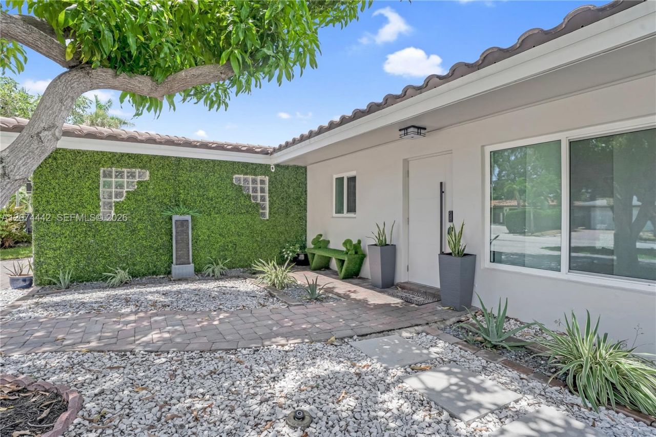 2225 NE 16th Ave, Wilton Manors, FL 33305 Photo