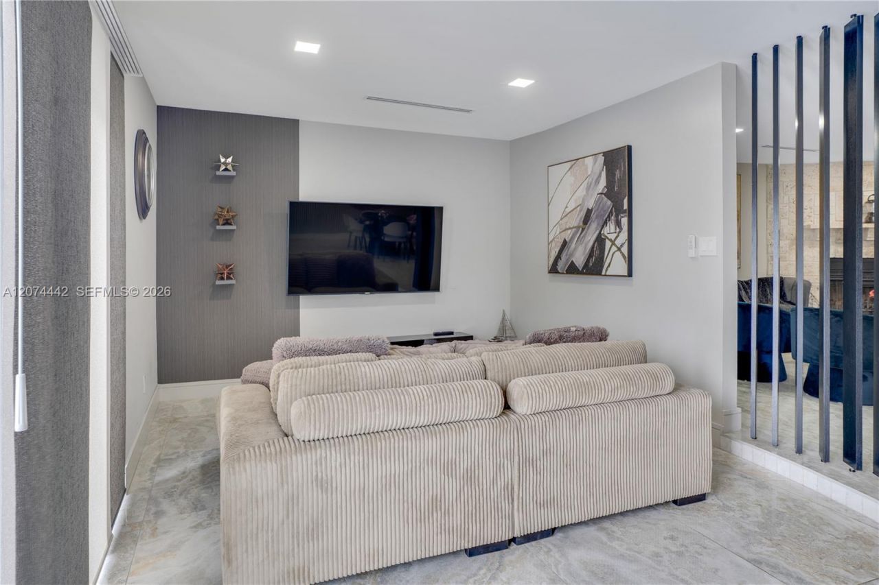 2225 NE 16th Ave, Wilton Manors, FL 33305 Photo