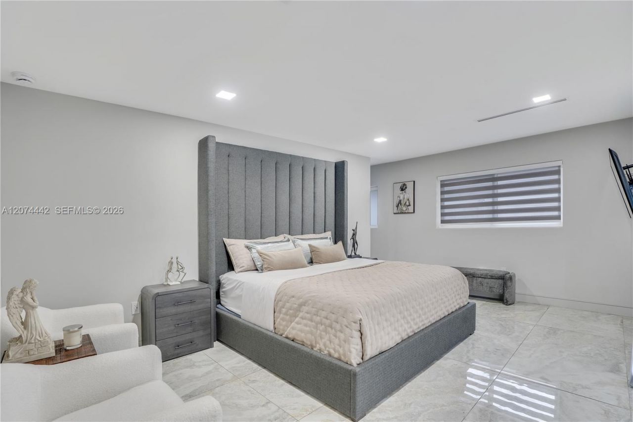 2225 NE 16th Ave, Wilton Manors, FL 33305 Photo