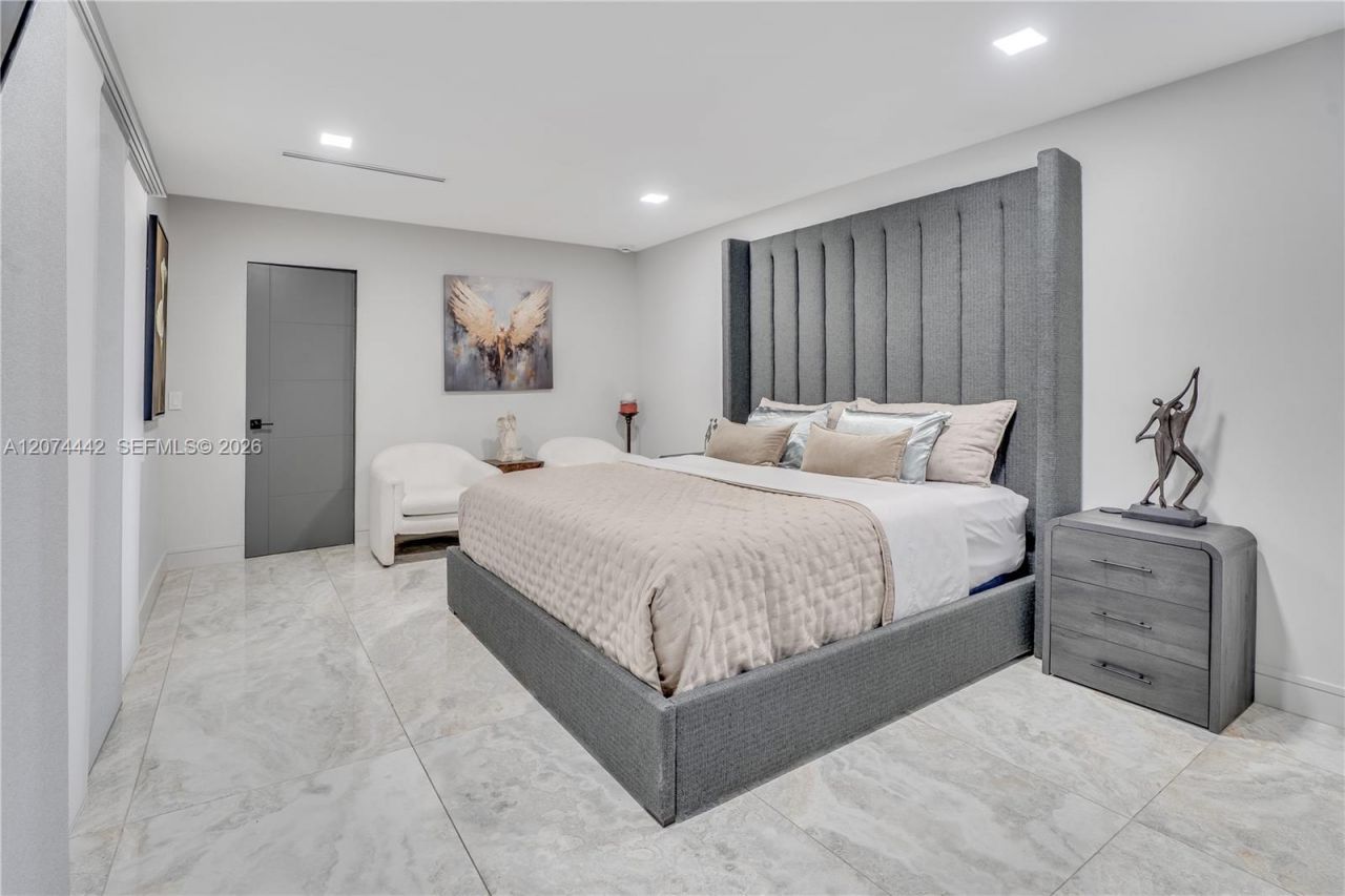 2225 NE 16th Ave, Wilton Manors, FL 33305 Photo