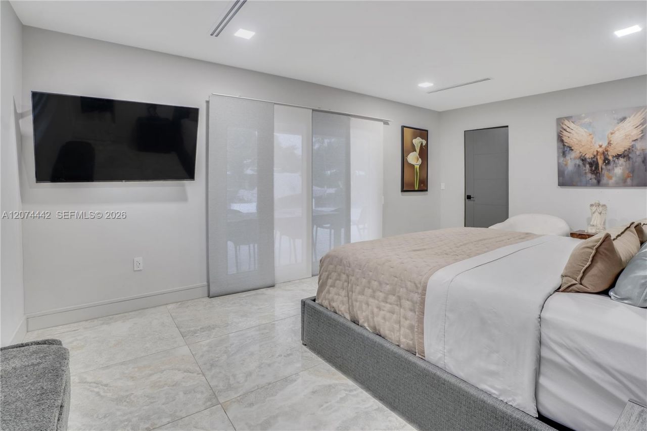 2225 NE 16th Ave, Wilton Manors, FL 33305 Photo