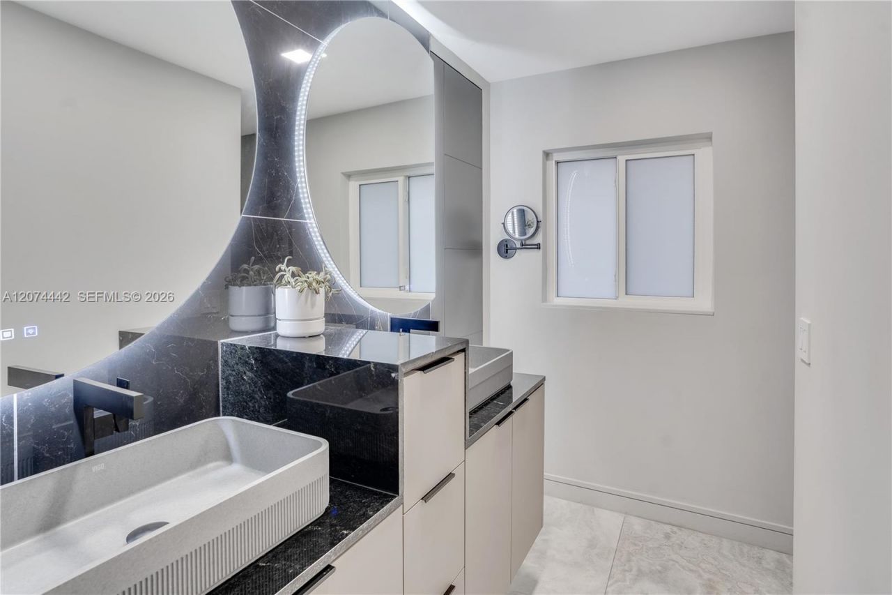 2225 NE 16th Ave, Wilton Manors, FL 33305 Photo