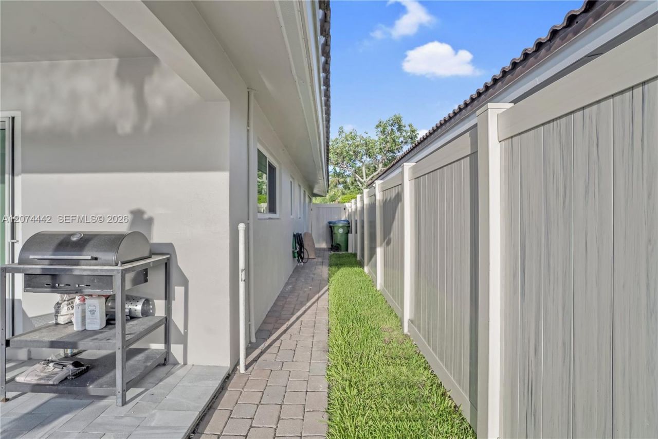 2225 NE 16th Ave, Wilton Manors, FL 33305 Photo