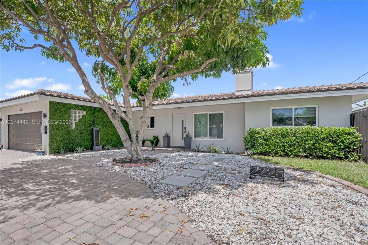 2225 NE 16th Ave, Wilton Manors, FL 33305 Photo