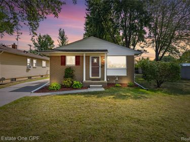 22316 Carolina Street, St Clair Shores, Mi 48080