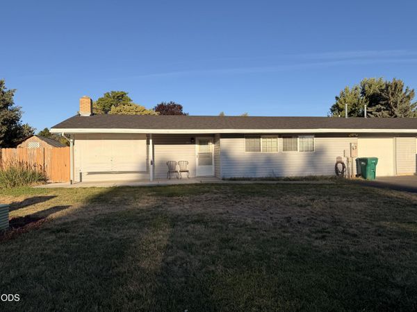 10687 McGuire Avenue, Klamath Falls, OR 97603