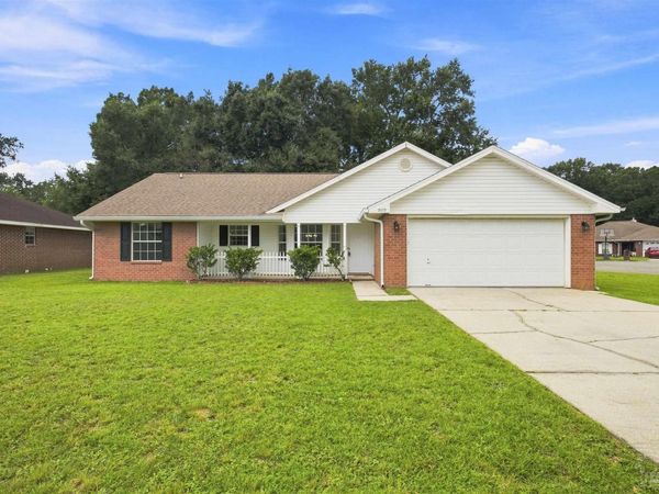 5579 Sweetbirch Ln, Milton, FL 32583