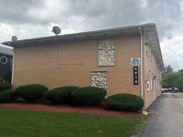4616 Maple Avenue, Unit 2D, Brookfield, IL 60513