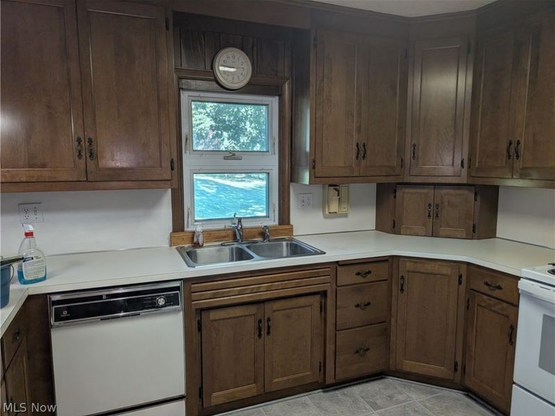 295 N Church Street, Dalton, OH 44618 Photo 14