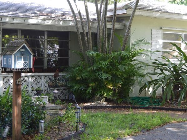 11429 NE 11th Pl , Biscayne Park, FL 33161