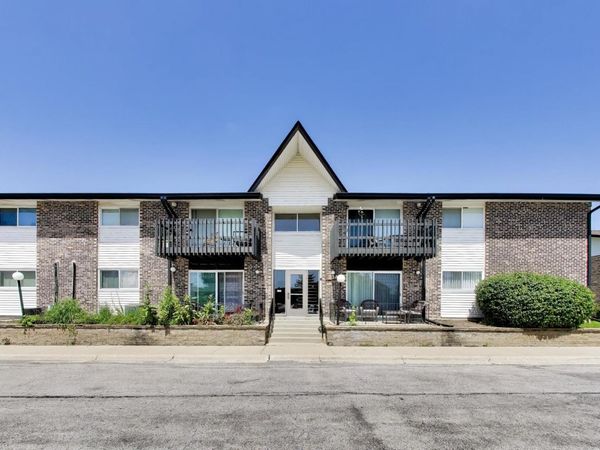 23A Kingery Quarter , Unit 102, Willowbrook, IL 60527