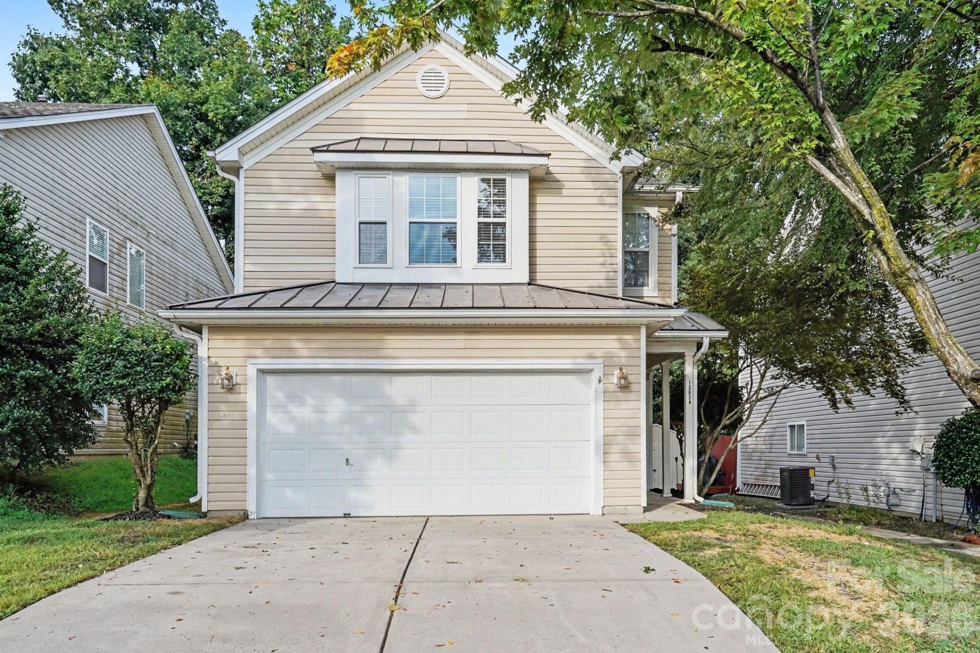 13634 Riding Hill Avenue, Charlotte, NC 28213 Main Photo