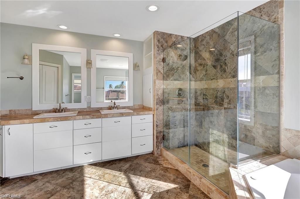 86 Dolphin Cir , Naples, FL 34113 Photo