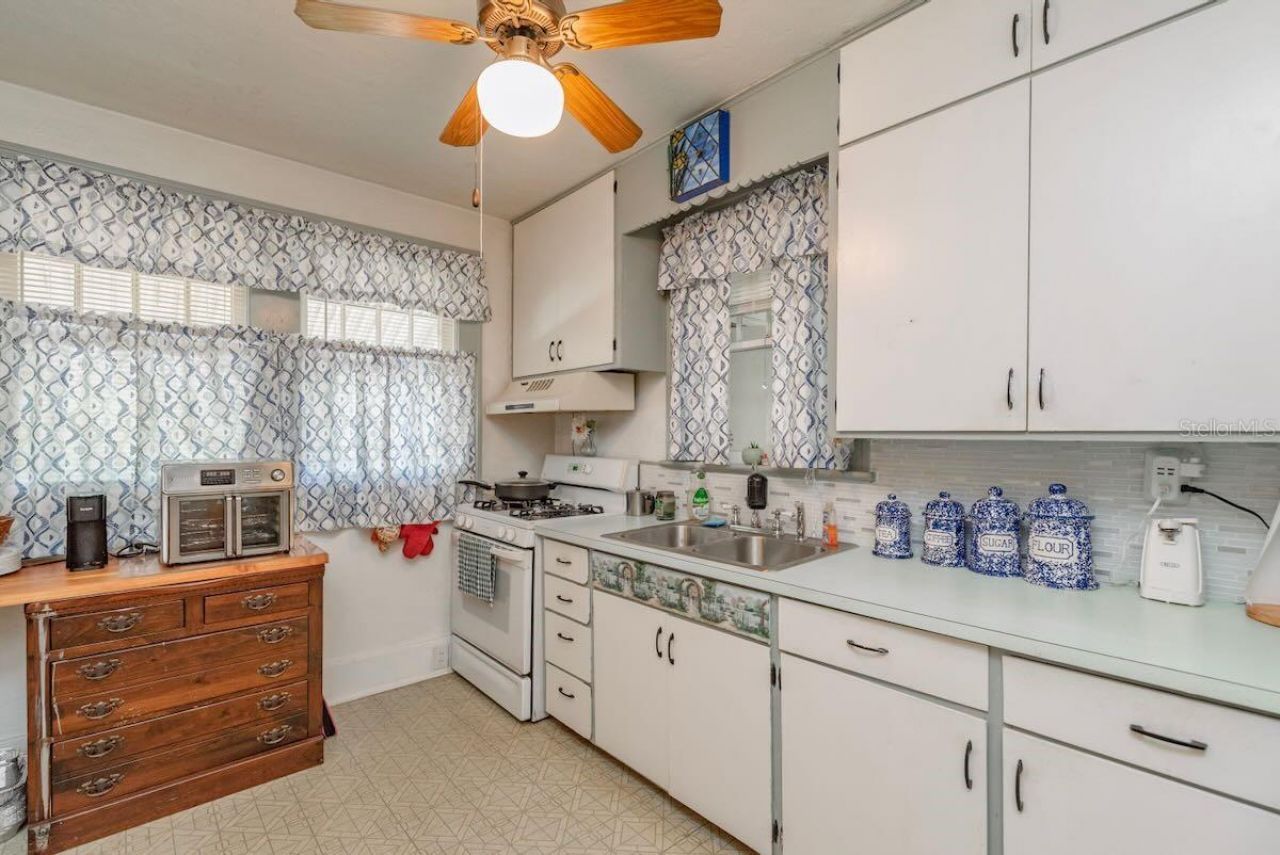 1323 18th Street W, Bradenton, FL 34205 Photo