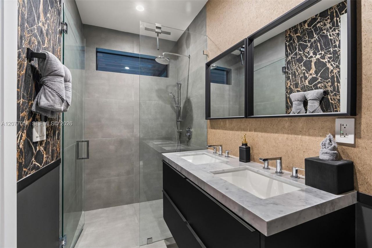 400 NW 49th St , Miami, FL 33127 Photo