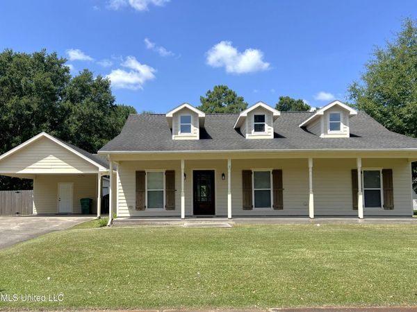 110 Yarborough Place, Waveland, MS 39576
