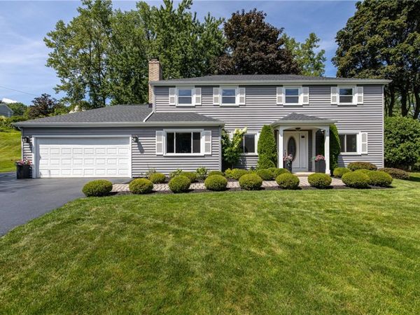 6 Hannans Court , Fairport, NY 14450