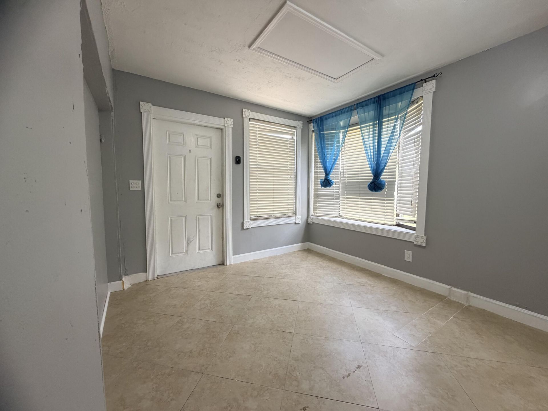 8381 NW 28th Place, Sunrise, FL 33322 Photo