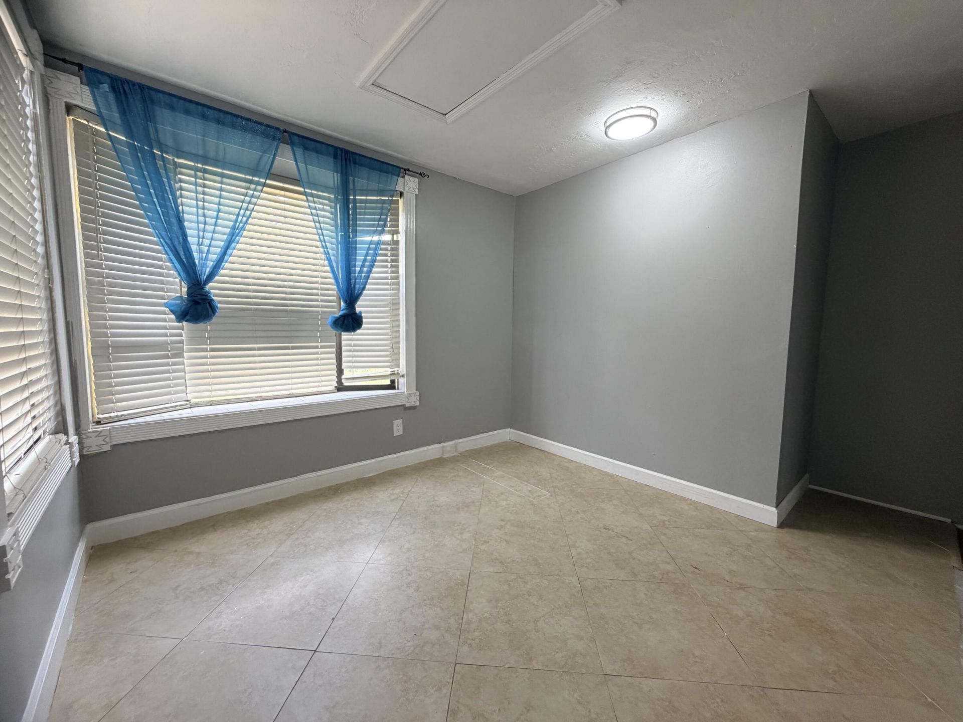 8381 NW 28th Place, Sunrise, FL 33322 Photo