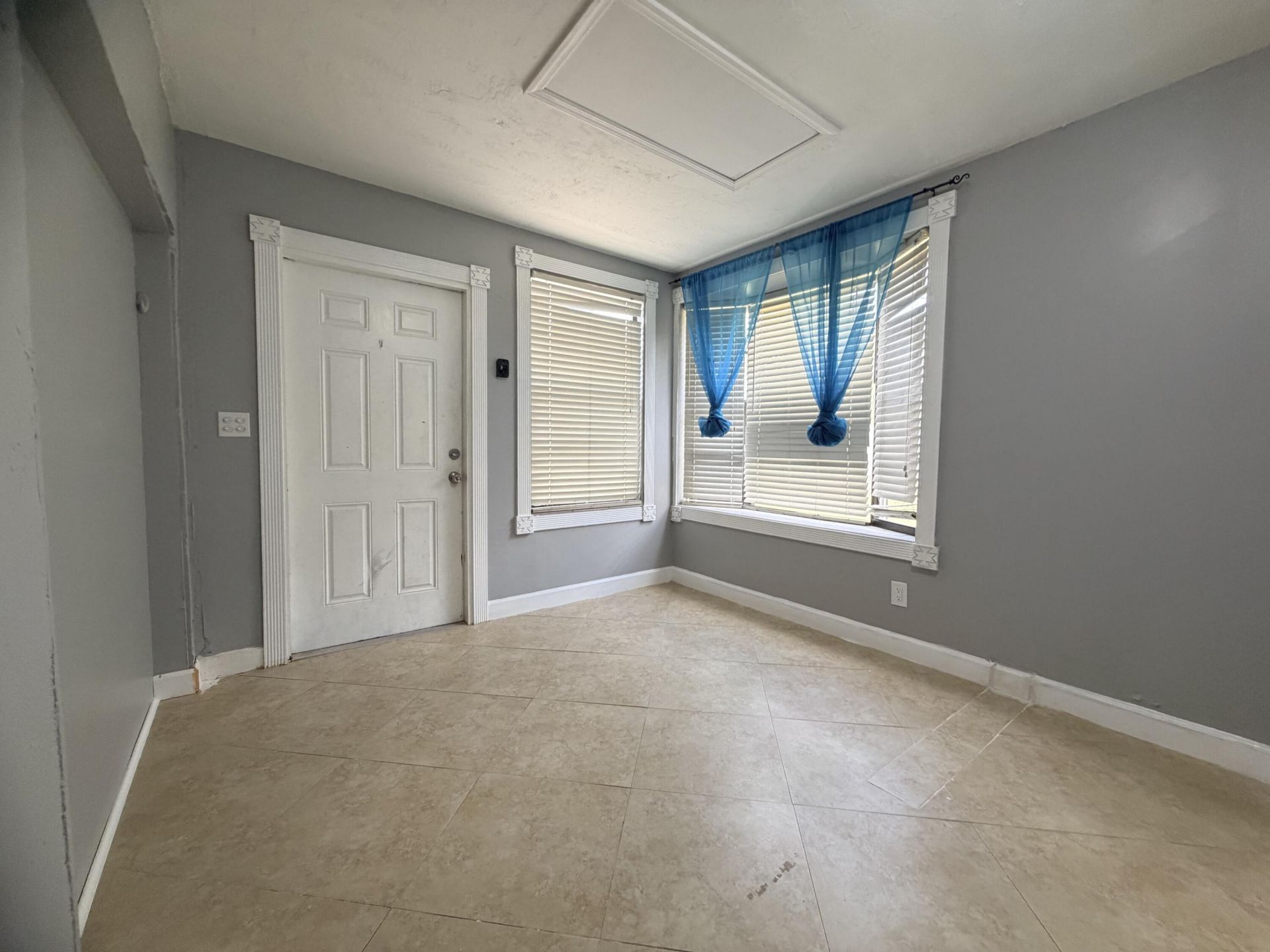 8381 NW 28th Place, Sunrise, FL 33322 Photo