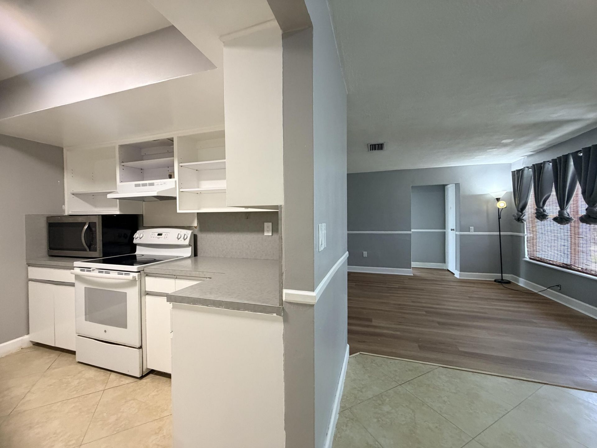 8381 NW 28th Place, Sunrise, FL 33322 Photo