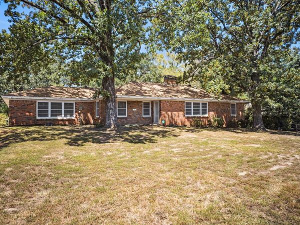 7520 W Markham Street, Little Rock, AR 72205