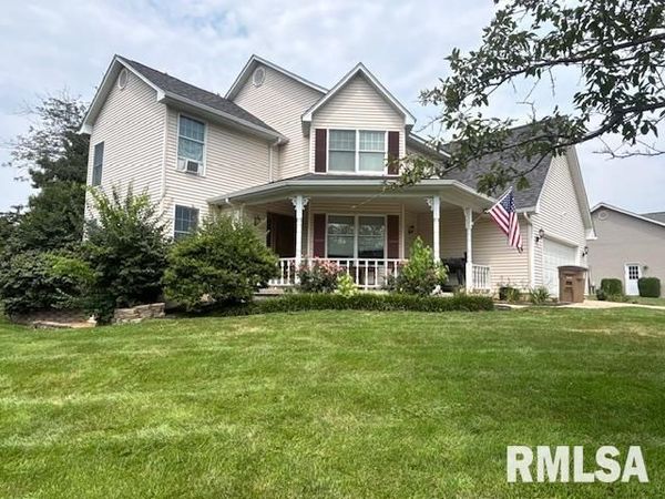 16 Fox Hill Street, Carlinville, IL 62626