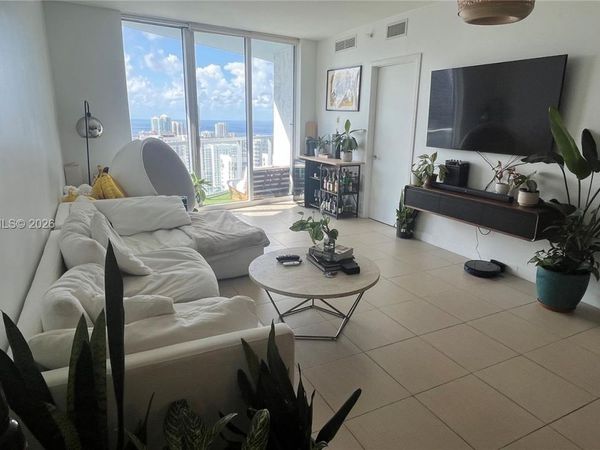 185 SW 7th St, Unit 3702, Miami, FL 33130