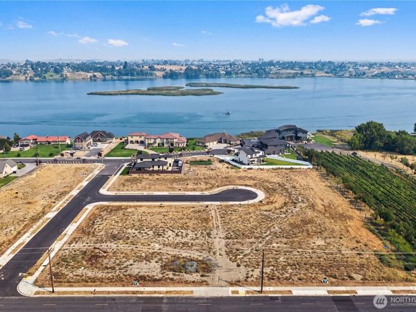 3198 W Lakeside Drive , Moses Lake, WA 98837