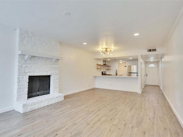 6910 Lovely LN, Austin, TX 78744