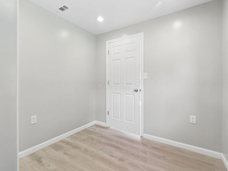 452 Holton Avenue, Columbus, OH 43223 Photo 10