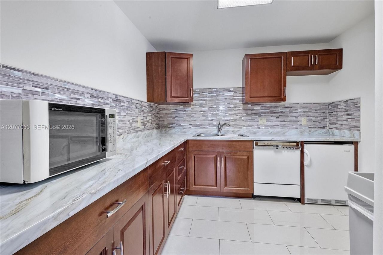 19355 Turnberry Way, Unit 8B, Aventura, FL 33180 Photo