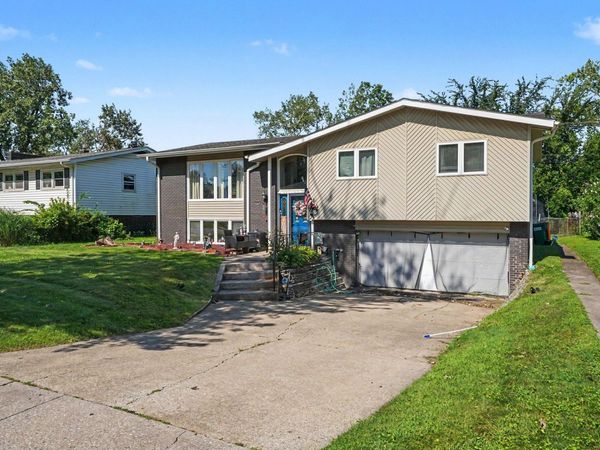 9328 Chestnut Lane, Munster, IN 46321