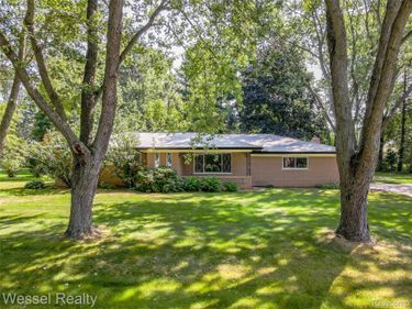 60384 Shawnee Lane, Washington Township, Mi 48094