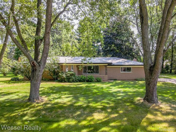 60384 Shawnee Lane, Washington Township, Mi 48094