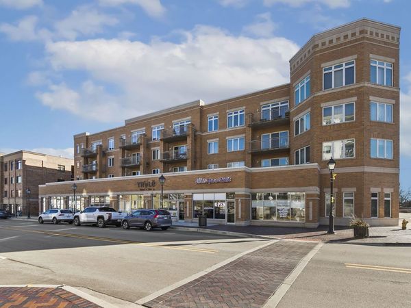 1 S Lincoln Avenue , Unit 202, Lombard, IL 60148