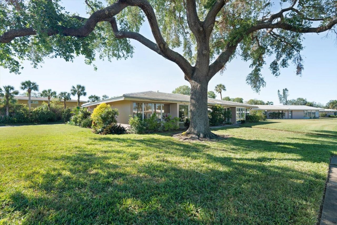 3289 Fairhaven Lane, Unit 112, Sarasota, FL 34239 Photo